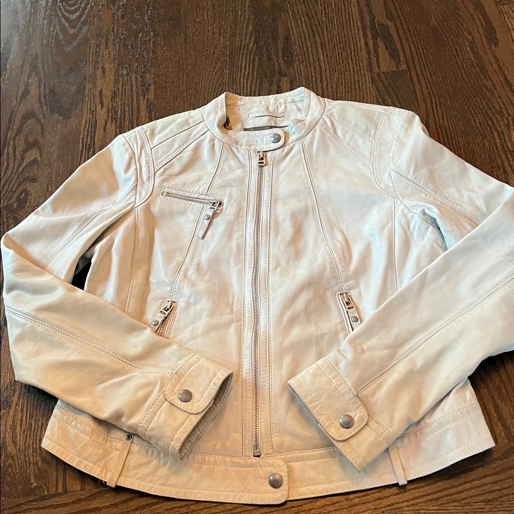 Marc New York Andrew Marc Buttery Leather Jacket with Lining.
